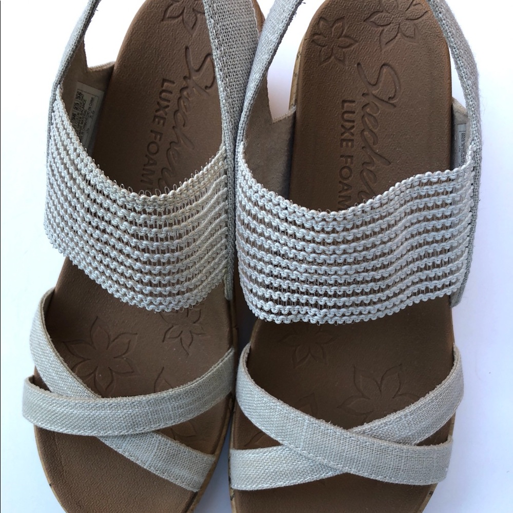 Sketchers Luxe Foam Wedge sandals  New W/O tags size 6